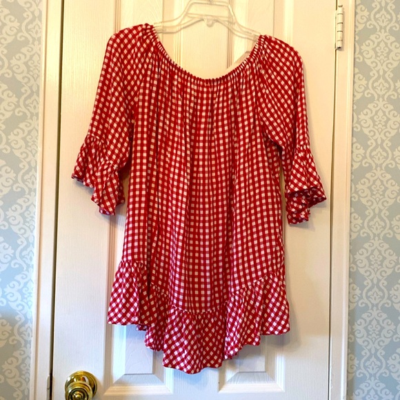 - BeachLunchLounge Elastic neck top. Ruffle at bottom and on sleeves. Size… - Picture 1 of 3